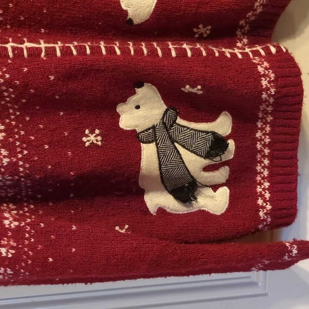 Stay Cozy and Chic with Croft & Barrow's Winter Polar Bear Fair Isle Sweater - Picture 3 of 16